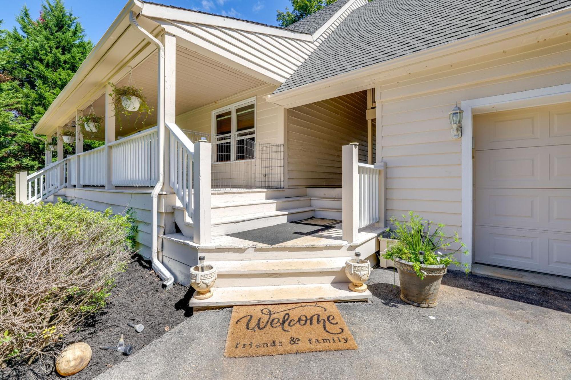 Smith Mountain Lake Retreat With Private Beach! Huddleston Dış mekan fotoğraf